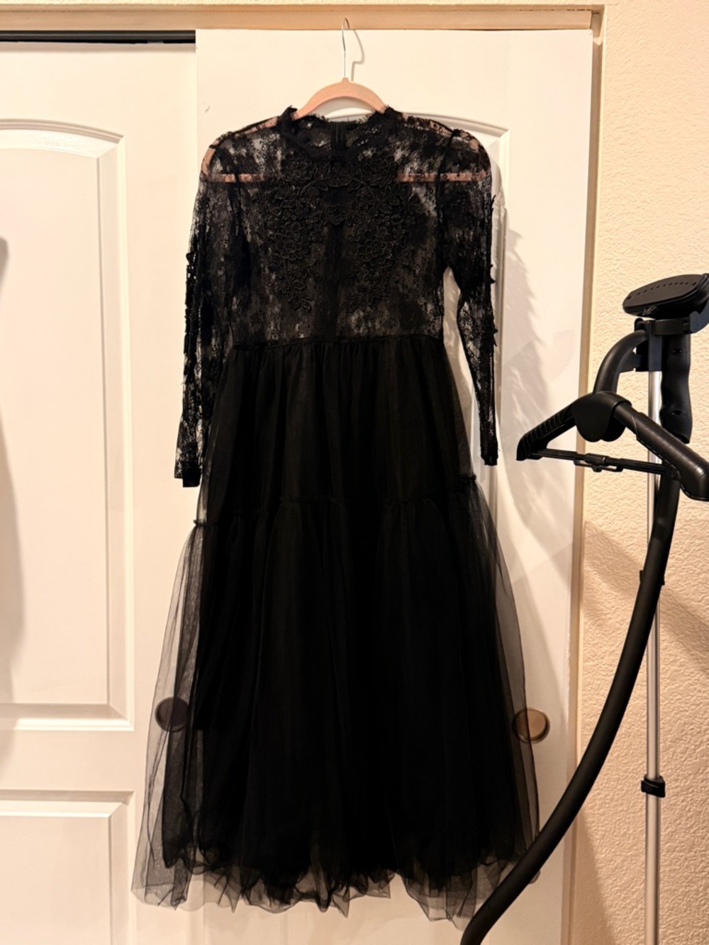 Black Lace & Tulle Women's Formal Dress